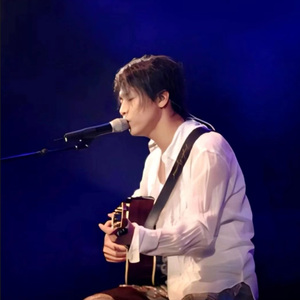 后进白嫩美女大白屁股
